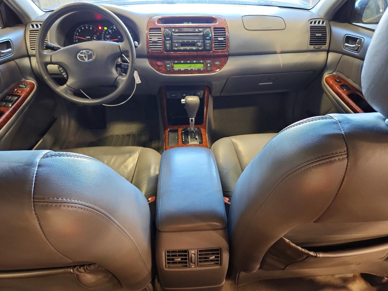 2004 TOYOTA CAMRY XLE V6 photo 15