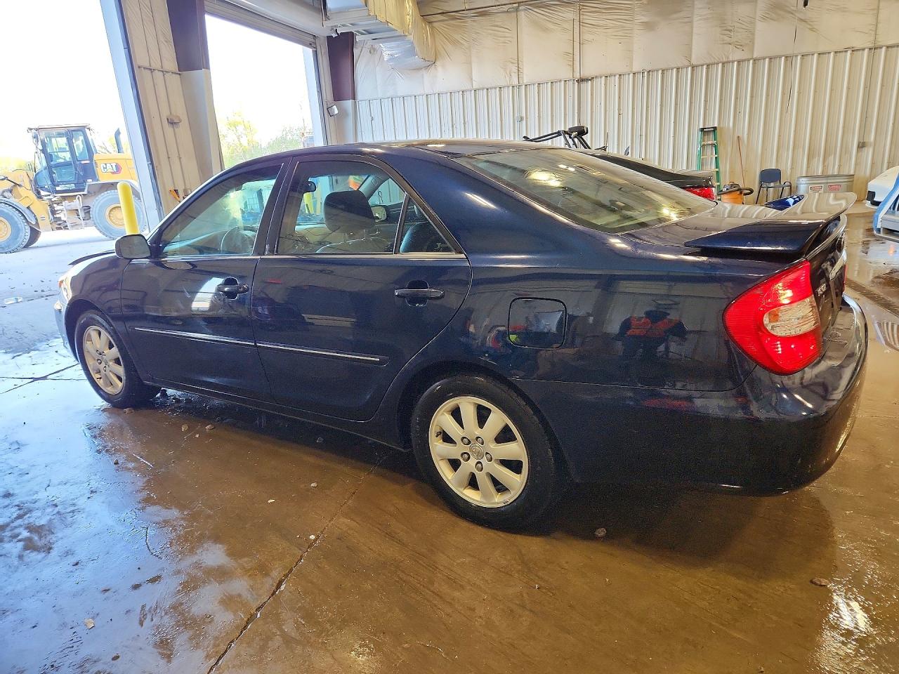 2004 TOYOTA CAMRY XLE V6 photo 3