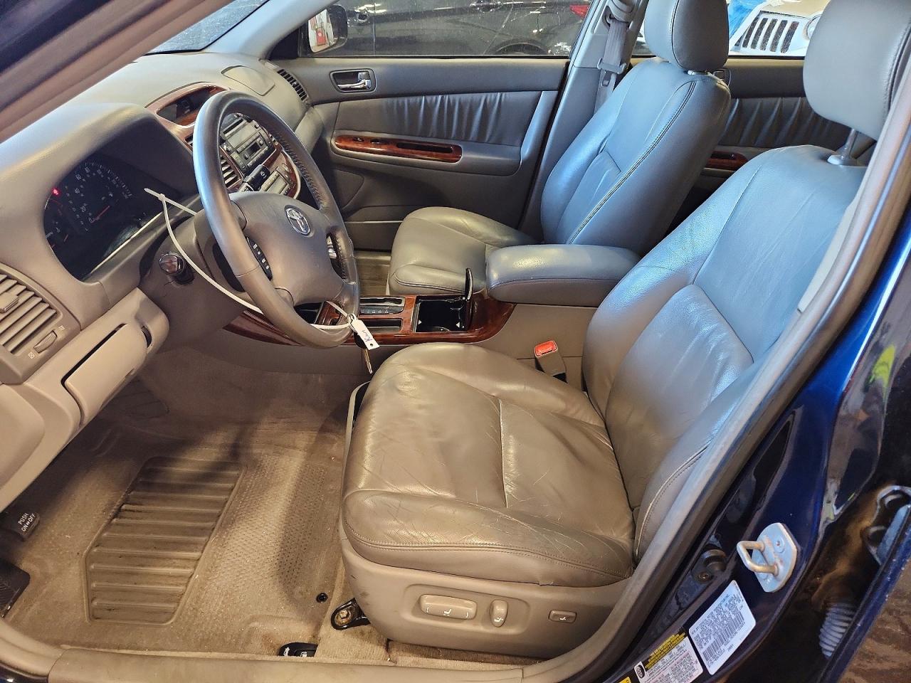 2004 TOYOTA CAMRY XLE V6 photo 13