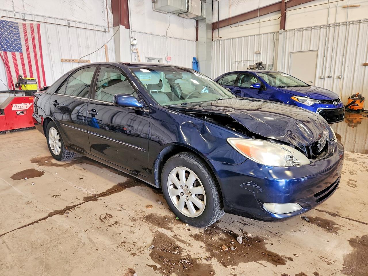 2004 TOYOTA CAMRY XLE V6 photo 7