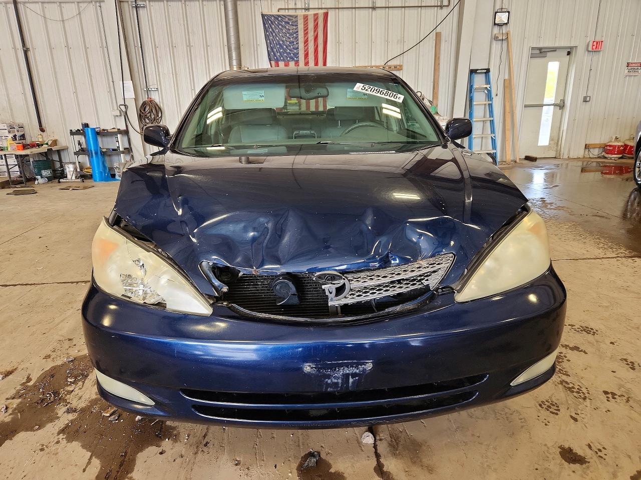 2004 TOYOTA CAMRY XLE V6 photo 9