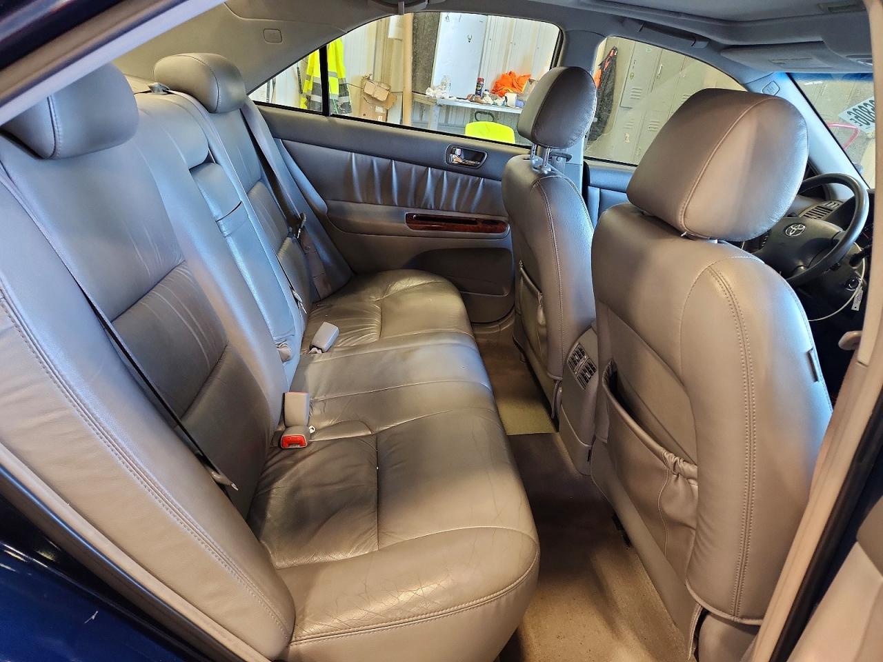 2004 TOYOTA CAMRY XLE V6 photo 19