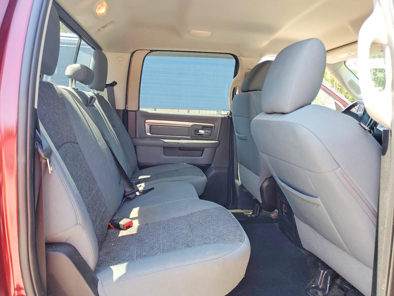 2016 RAM 1500 SLT photo 19