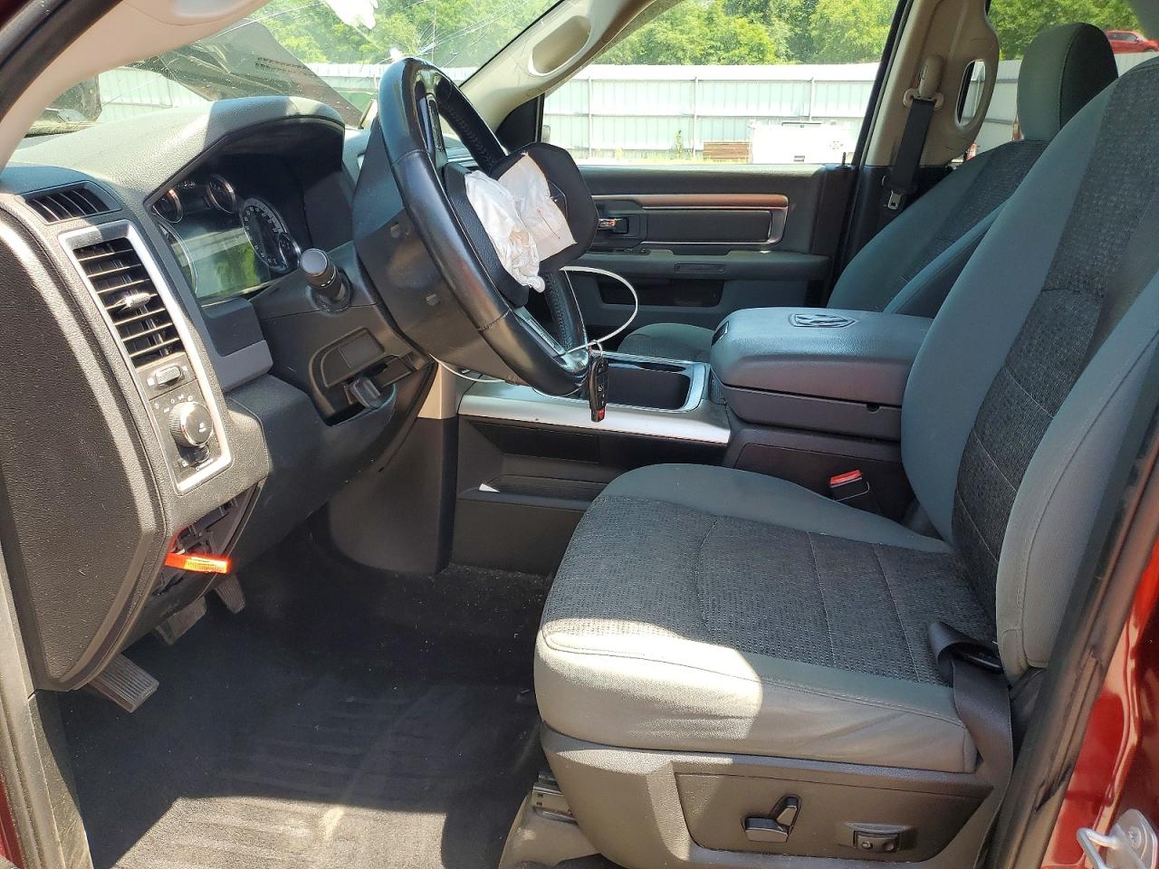 2016 RAM 1500 SLT photo 13