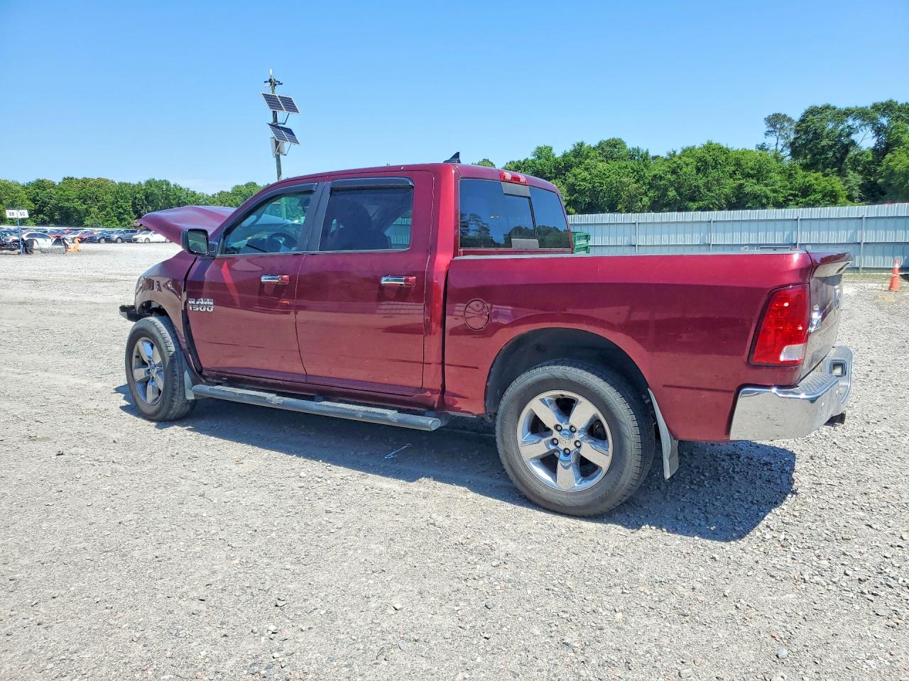2016 RAM 1500 SLT photo 3