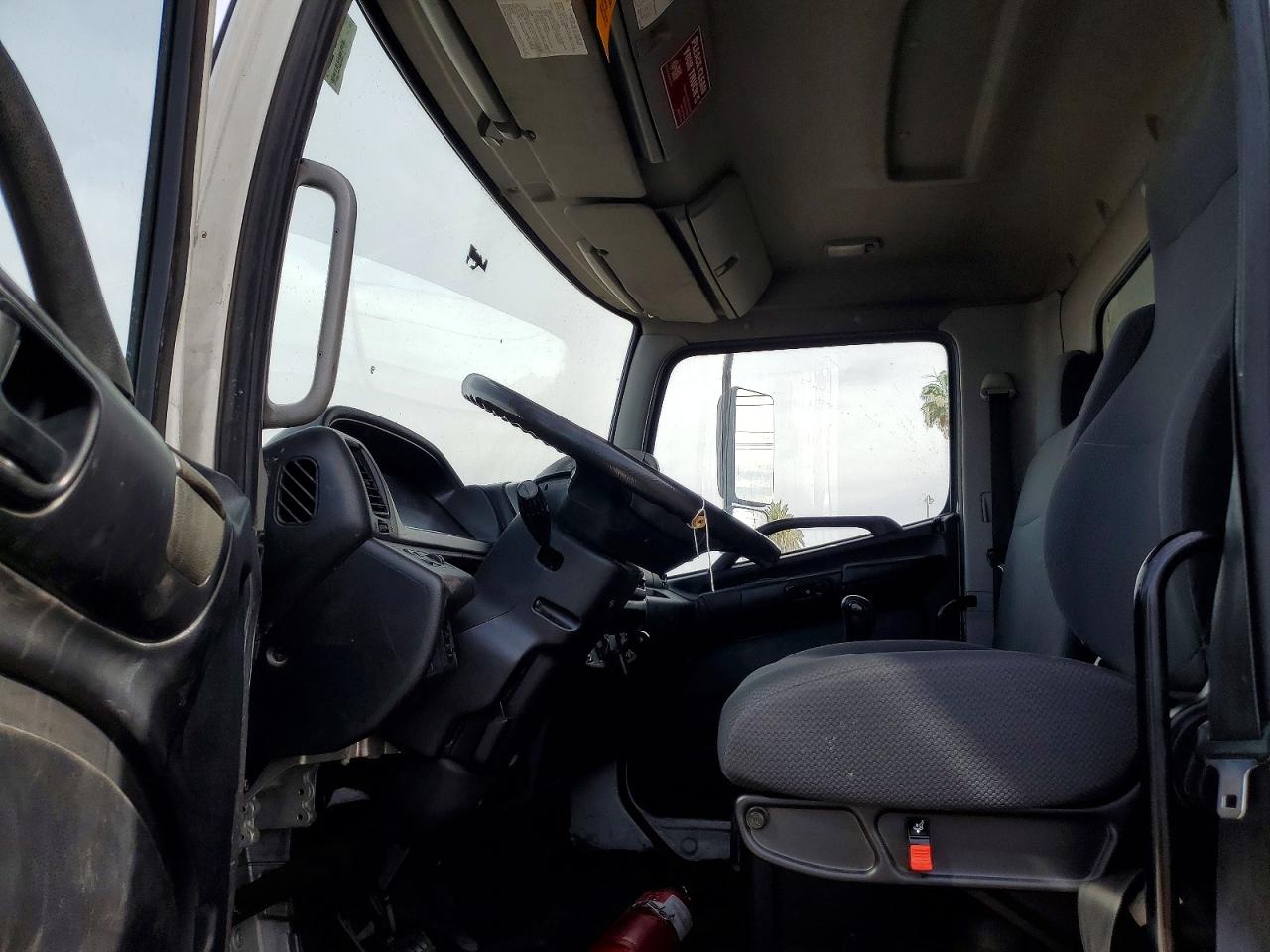 2016 HINO 258/268 BOX TRUCK photo 13