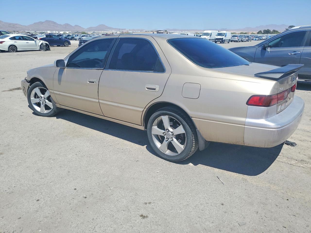 1999 TOYOTA CAMRY LE V6 photo 2