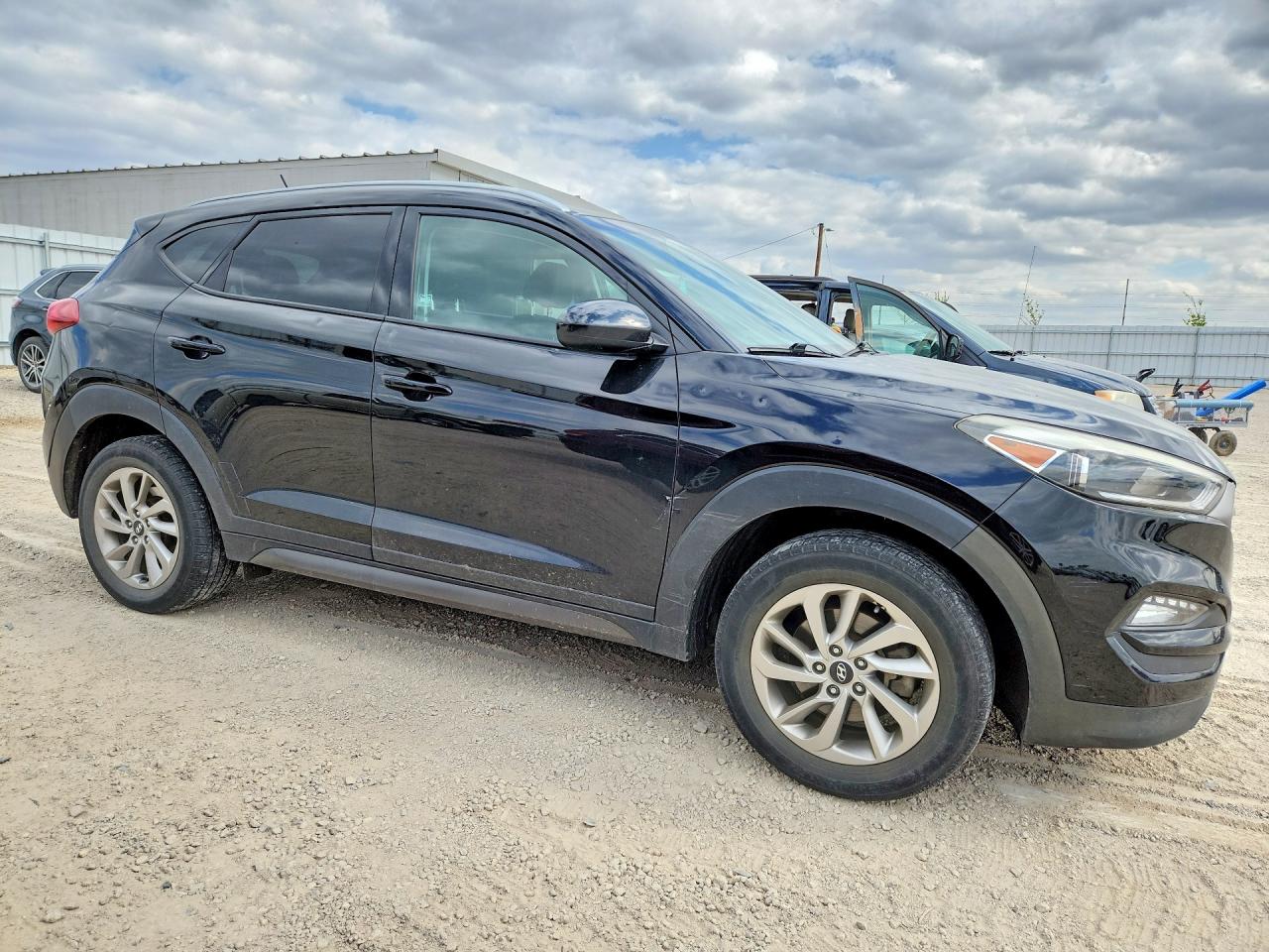 2016 HYUNDAI TUCSON SE photo 4