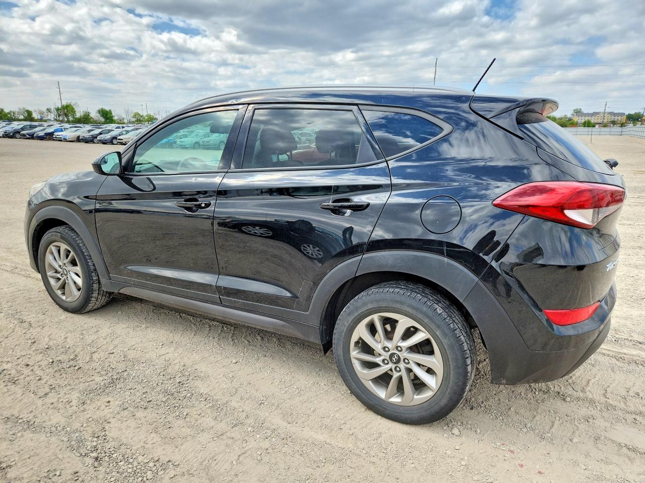 2016 HYUNDAI TUCSON SE photo 2