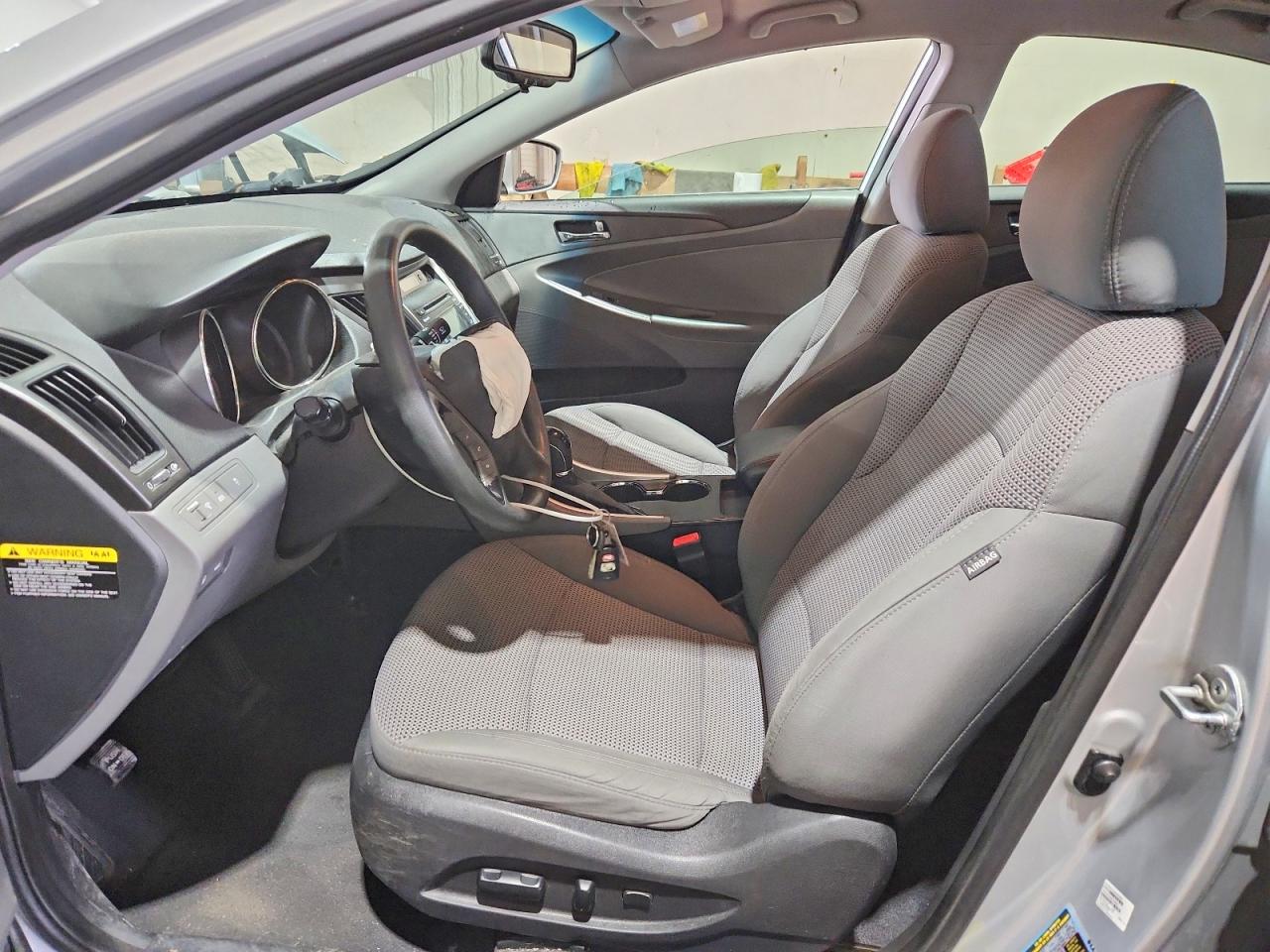 2012 HYUNDAI SONATA GLS photo 13