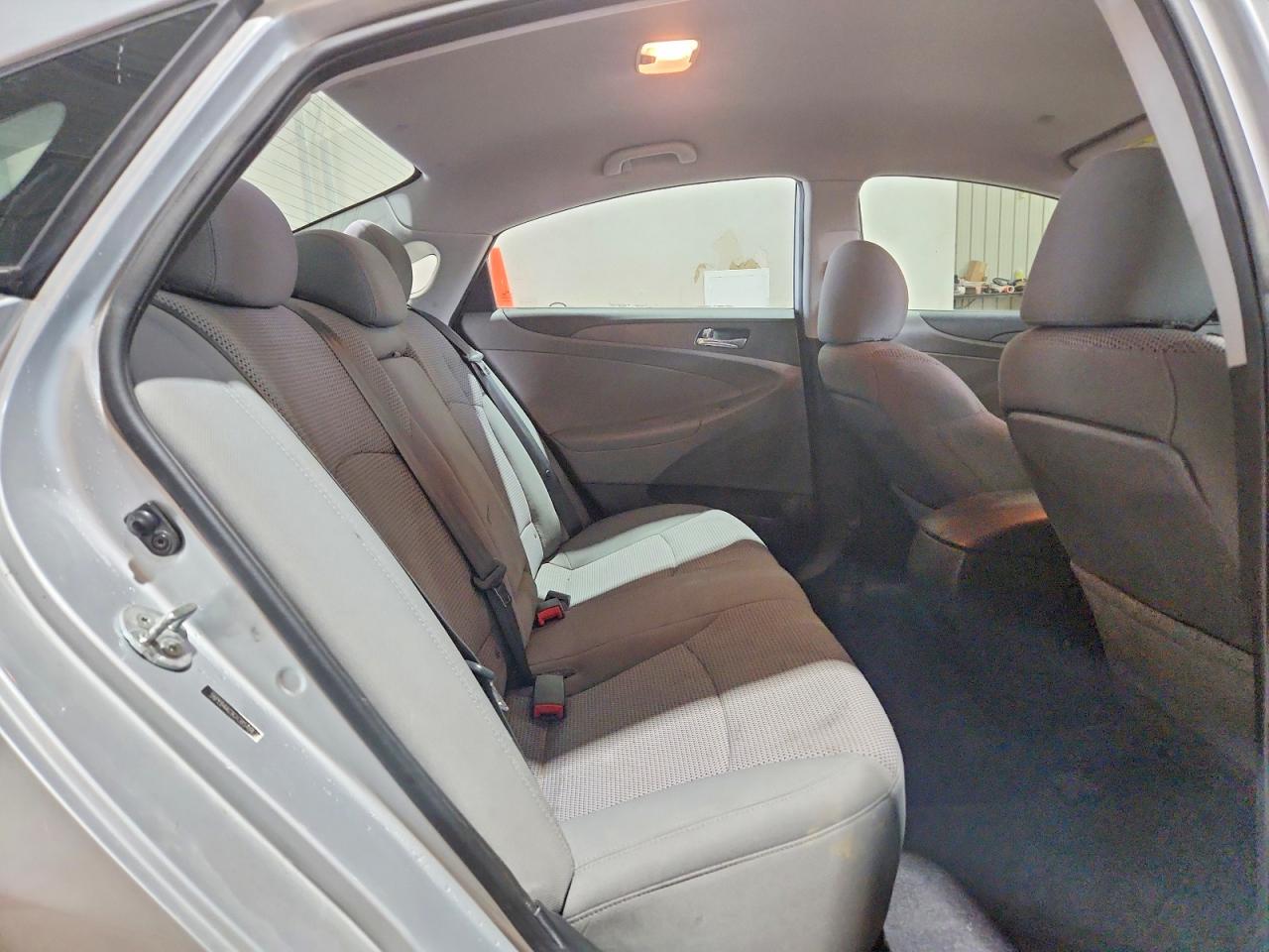 2012 HYUNDAI SONATA GLS photo 19