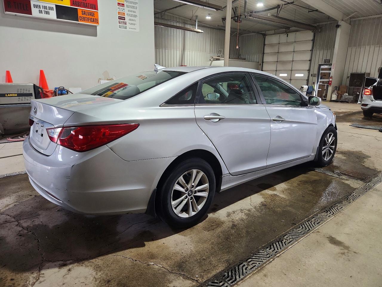 2012 HYUNDAI SONATA GLS photo 5