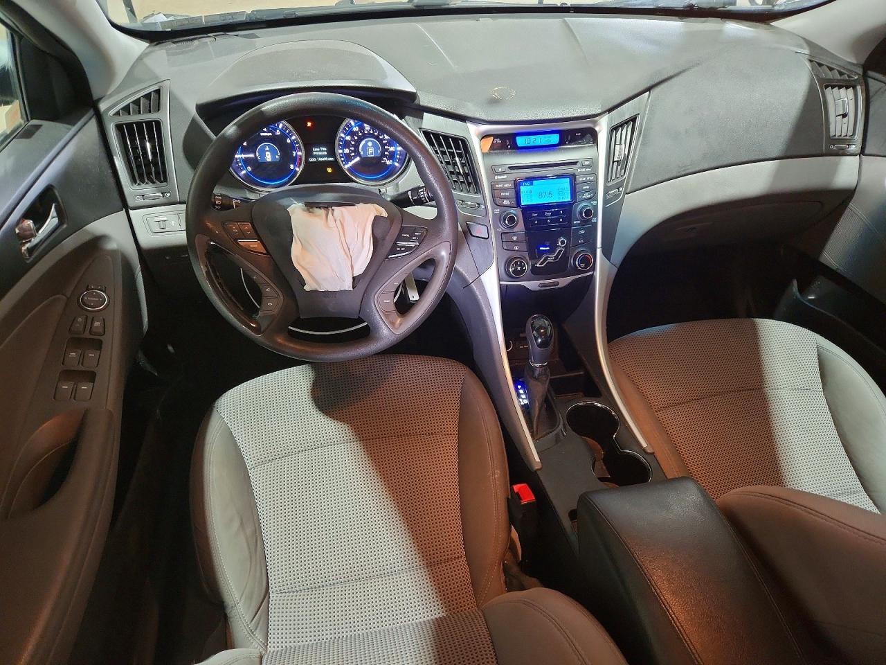 2012 HYUNDAI SONATA GLS photo 15