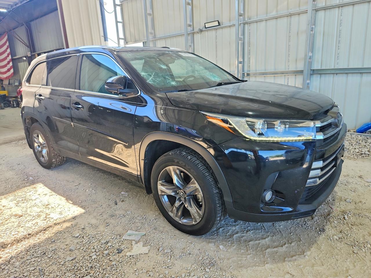 2018 TOYOTA HIGHLANDER LIMITED PLATINUM photo 10
