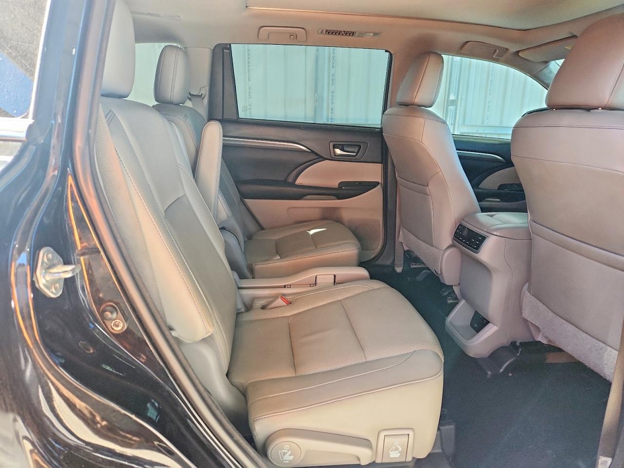 2018 TOYOTA HIGHLANDER LIMITED PLATINUM photo 31
