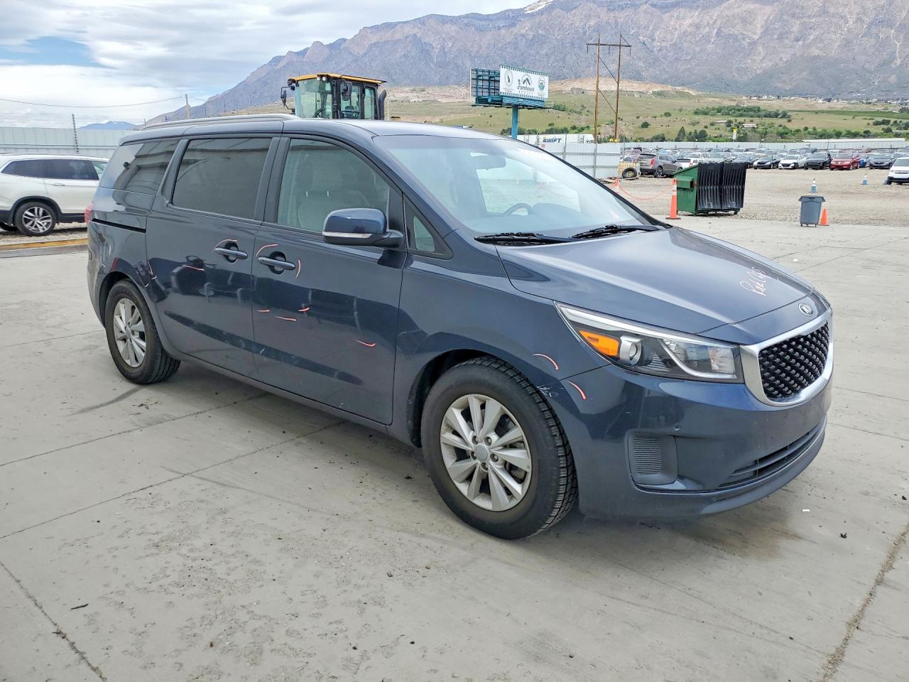 2017 KIA SEDONA LX photo 10