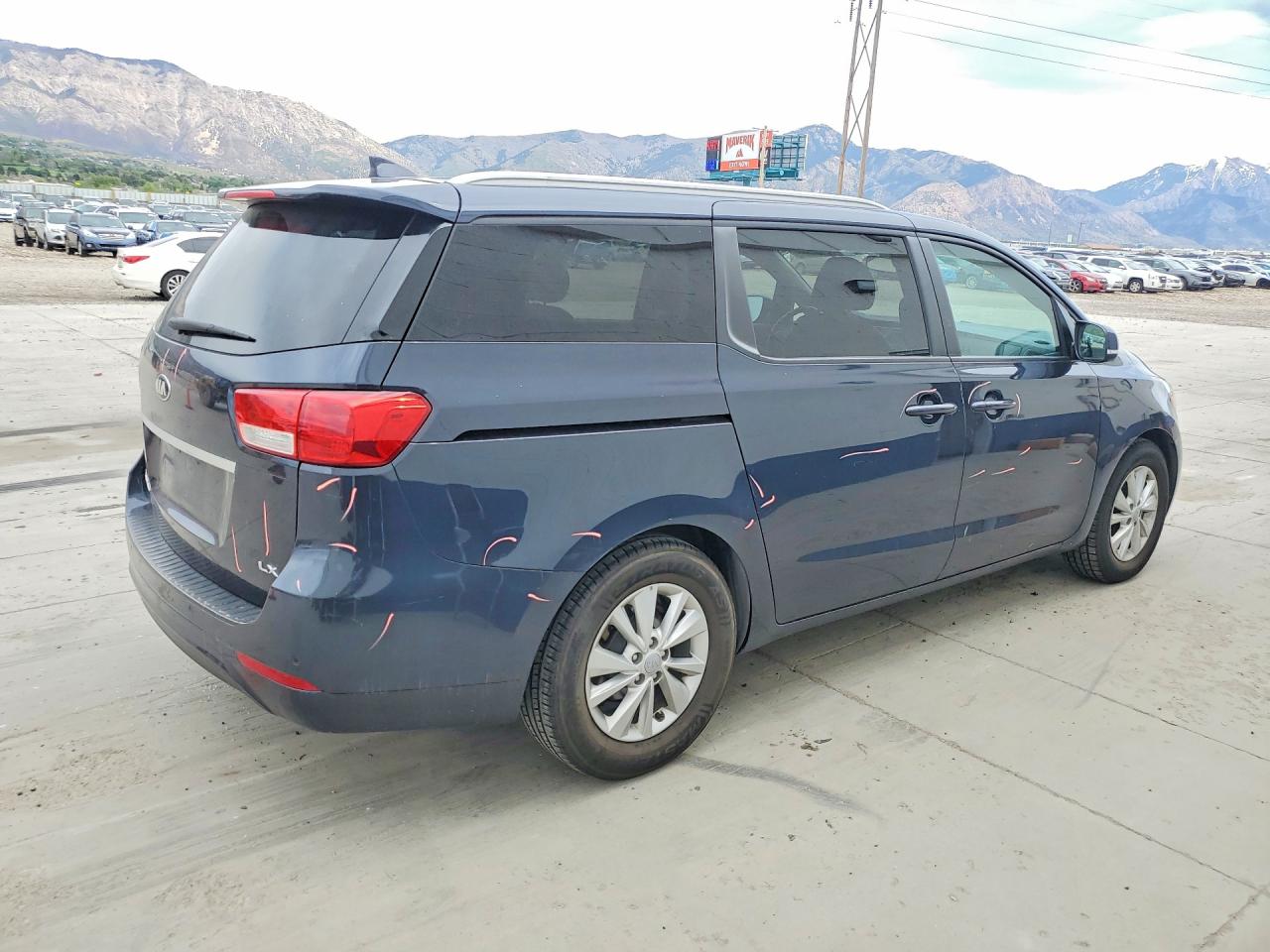 2017 KIA SEDONA LX photo 7