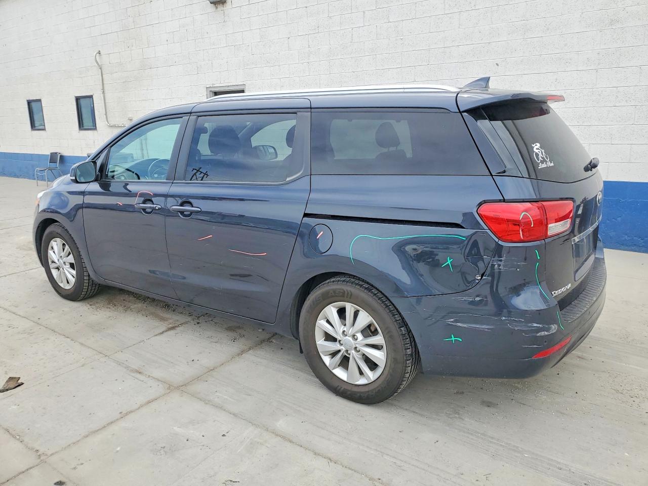 2017 KIA SEDONA LX photo 4