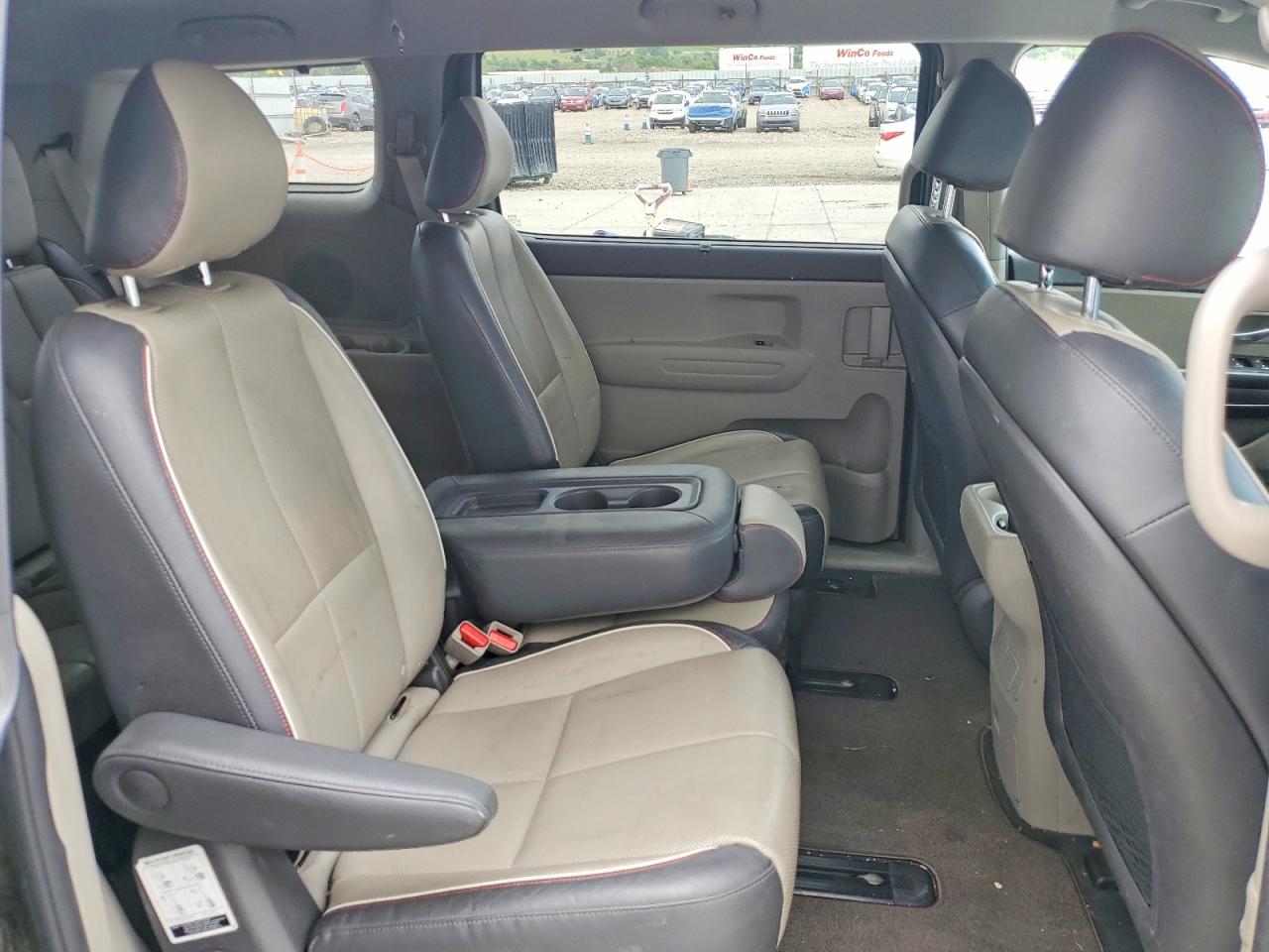 2017 KIA SEDONA LX photo 31