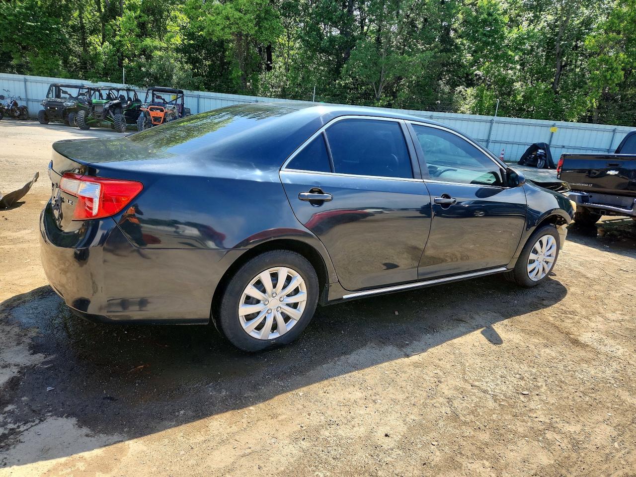 2014 TOYOTA CAMRY LE photo 5