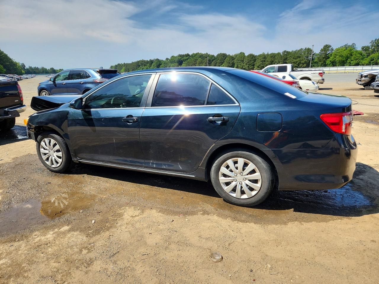 2014 TOYOTA CAMRY LE photo 3