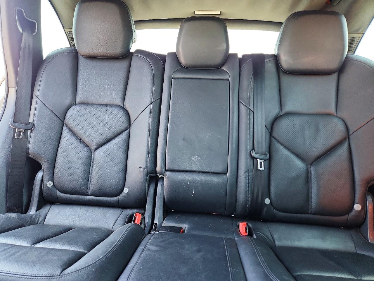 2012 PORSCHE CAYENNE photo 28