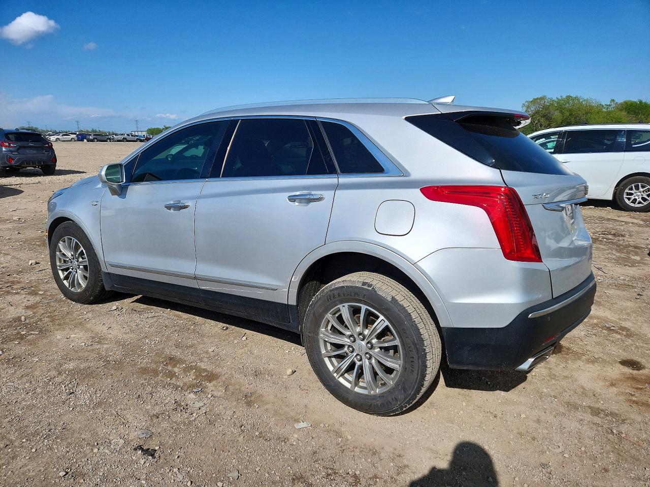 2017 CADILLAC XT5 LUXURY photo 3