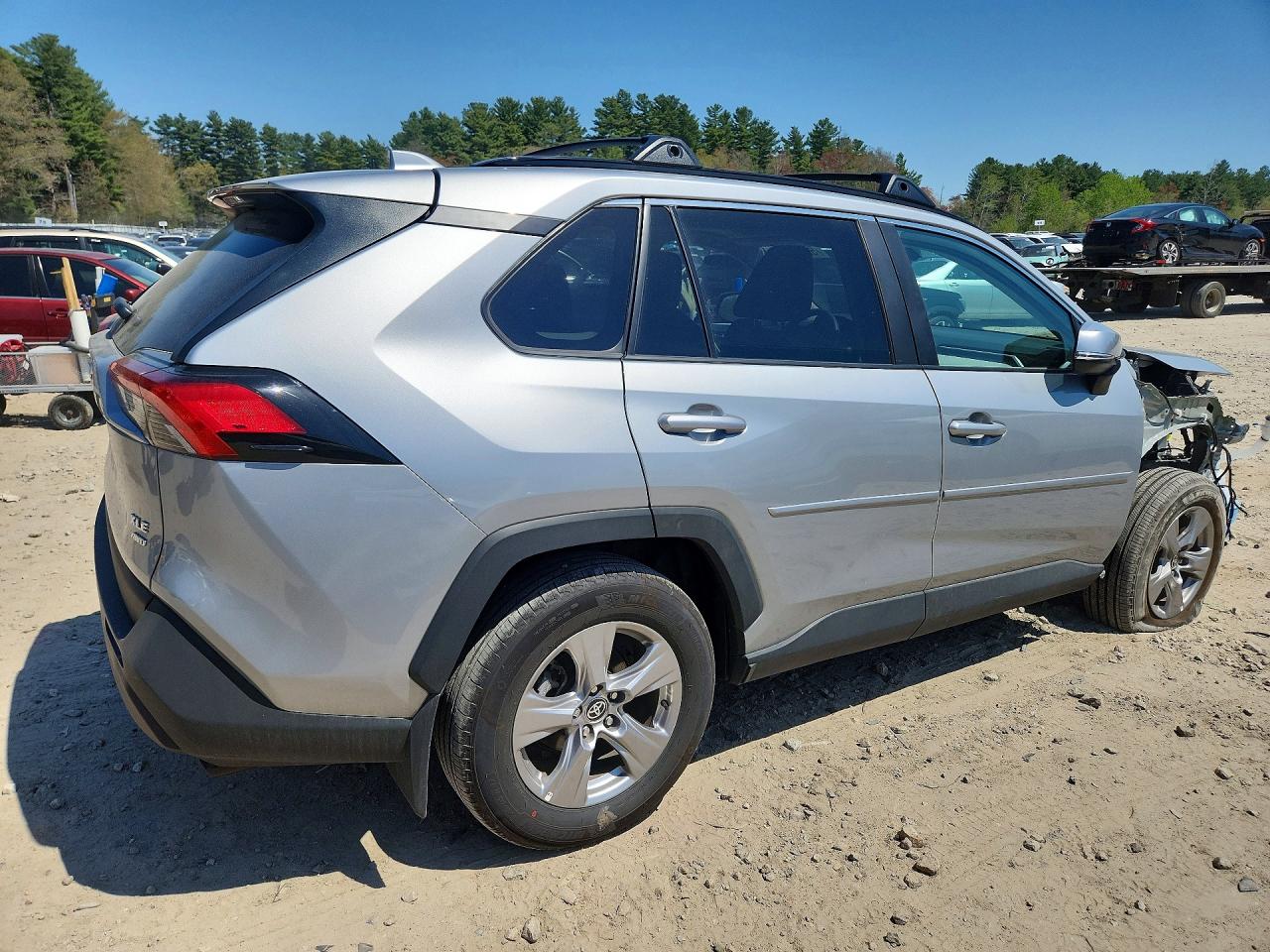 2025 TOYOTA RAV4 XLE photo 7