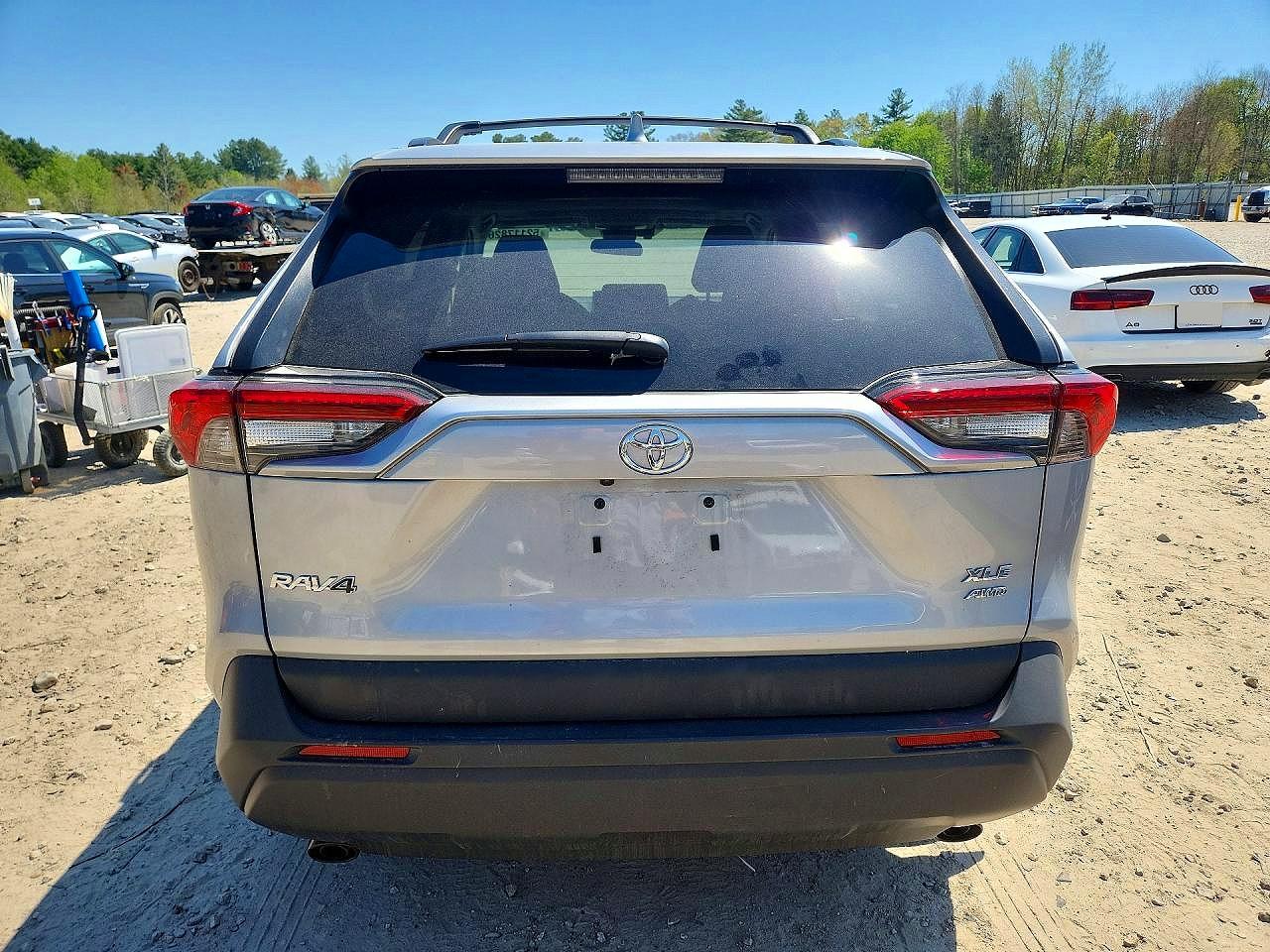 2025 TOYOTA RAV4 XLE photo 16
