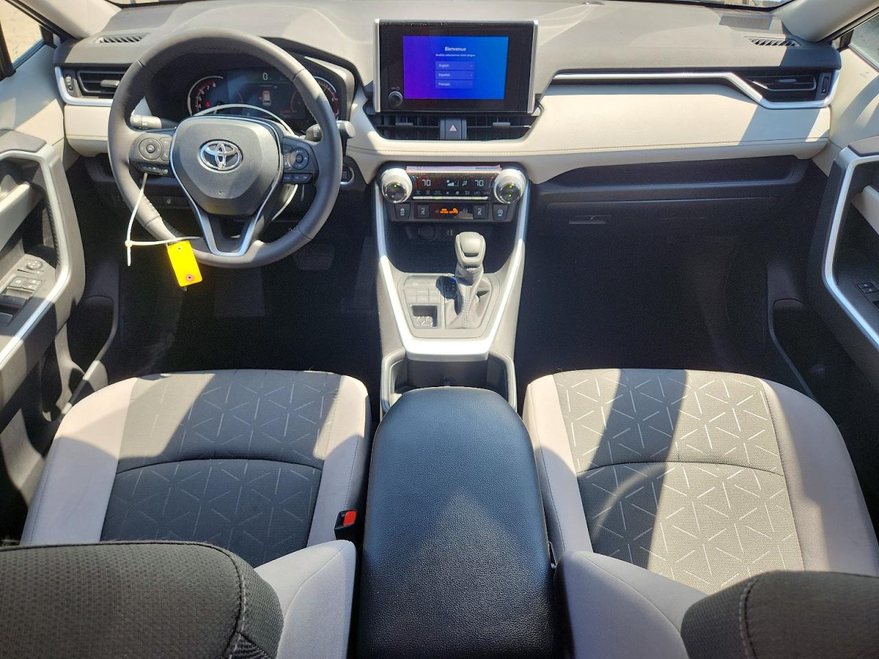 2025 TOYOTA RAV4 XLE photo 22