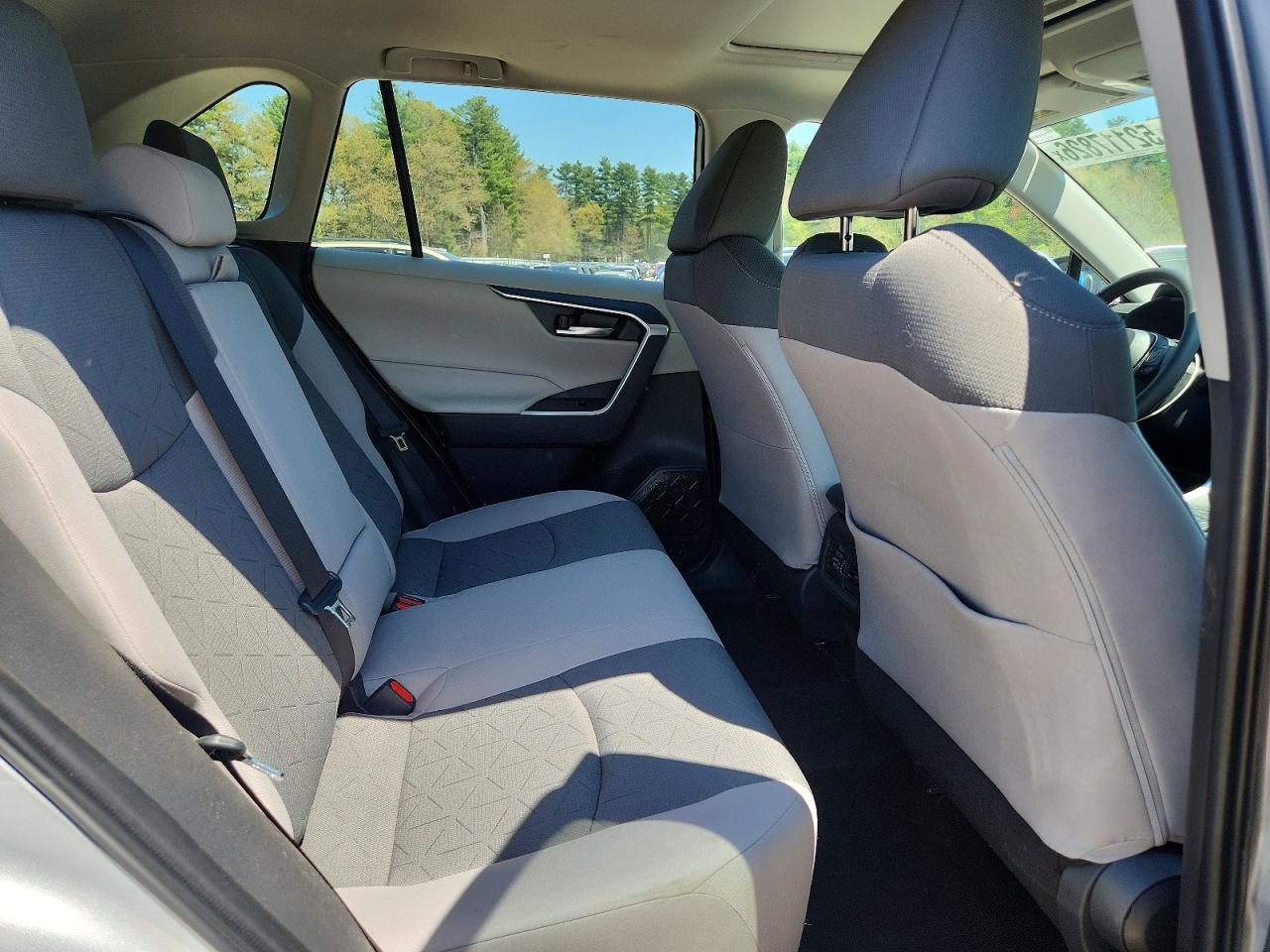 2025 TOYOTA RAV4 XLE photo 31