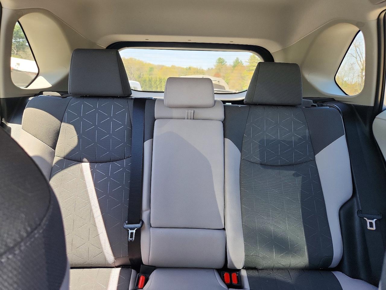 2025 TOYOTA RAV4 XLE photo 28