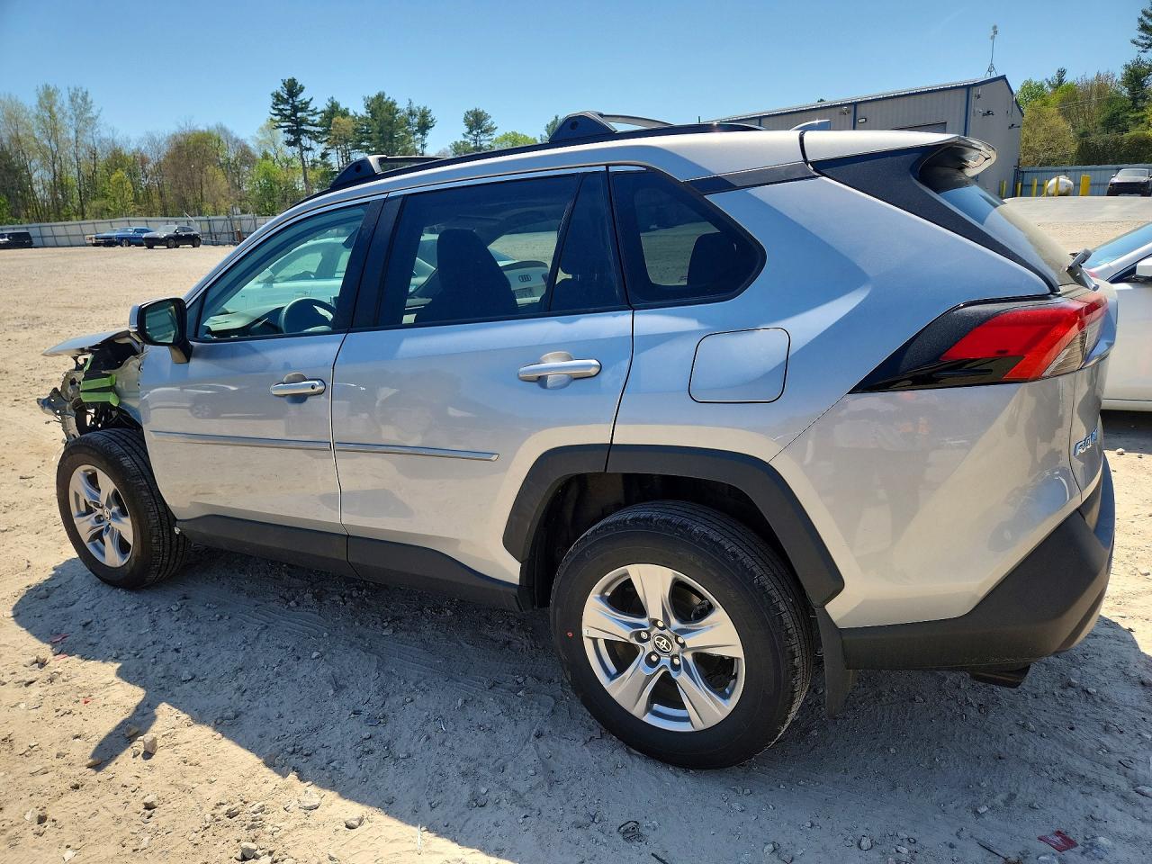 2025 TOYOTA RAV4 XLE photo 4