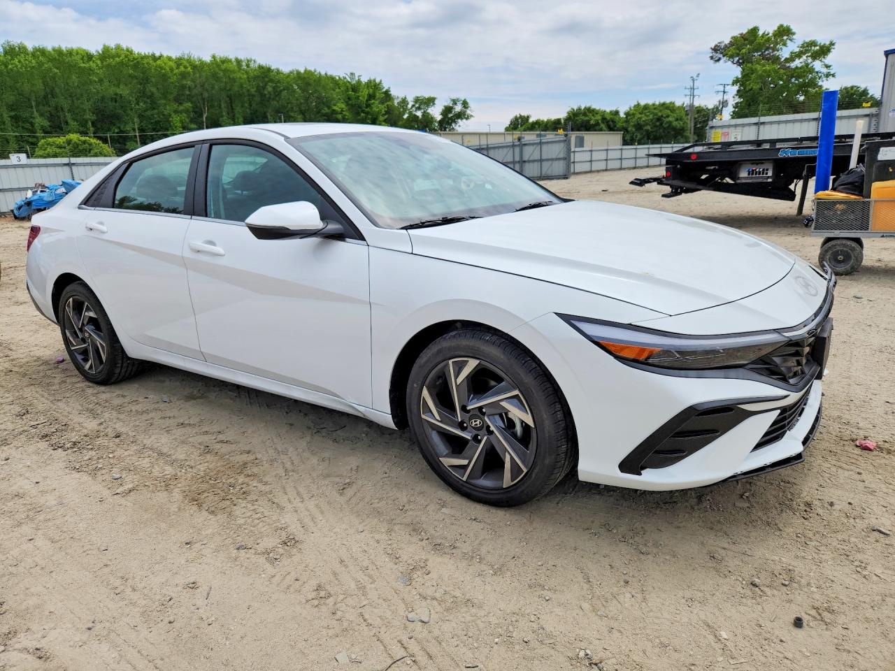 2025 HYUNDAI ELANTRA LIMITED photo 10