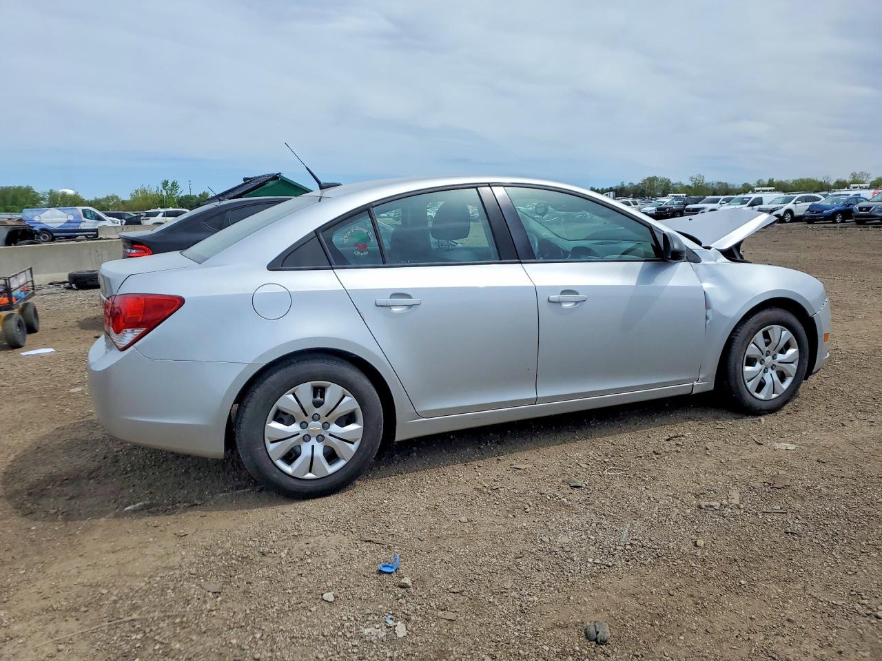 2013 CHEVROLET CRUZE LS photo 3
