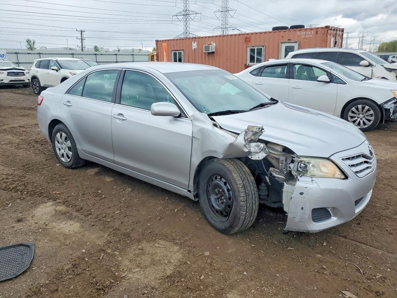 2010 TOYOTA CAMRY LE photo 7