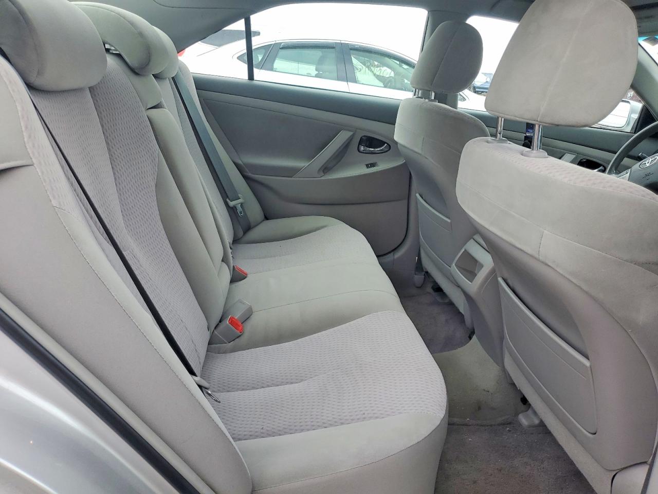 2010 TOYOTA CAMRY LE photo 19