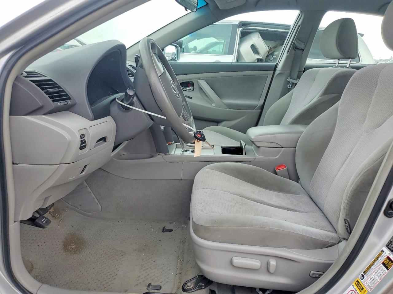 2010 TOYOTA CAMRY LE photo 13