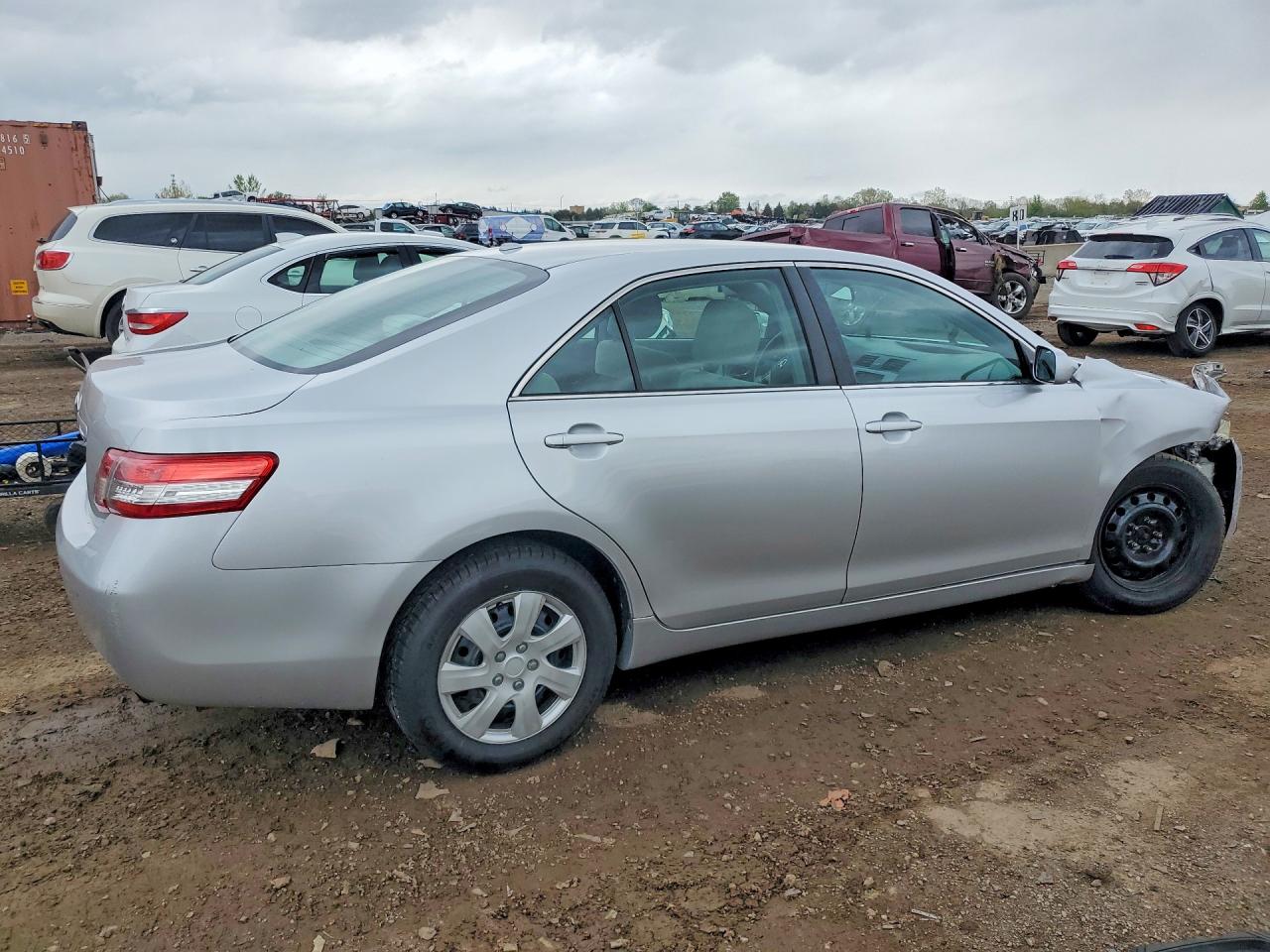 2010 TOYOTA CAMRY LE photo 5