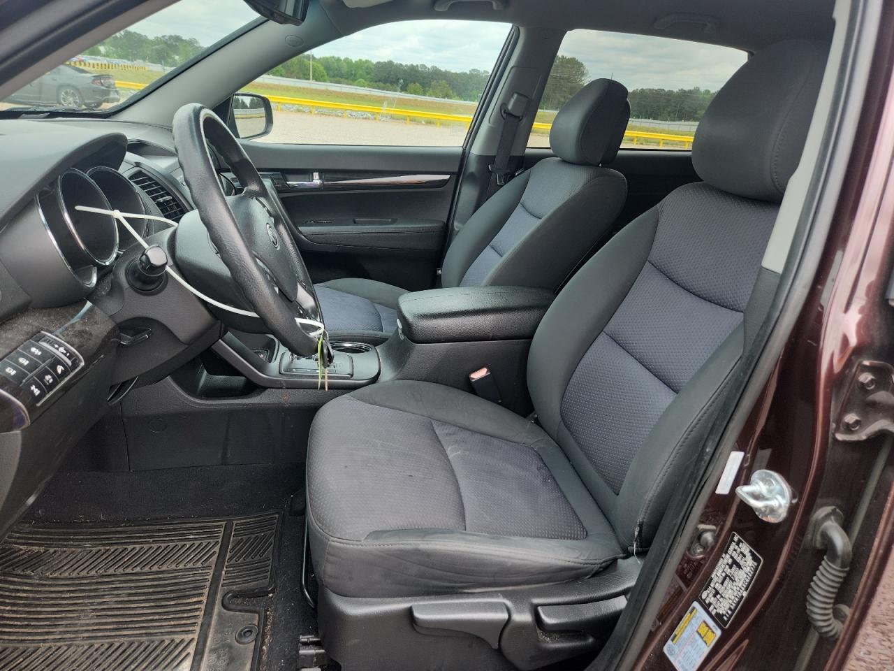 2012 KIA SORENTO LX photo 7