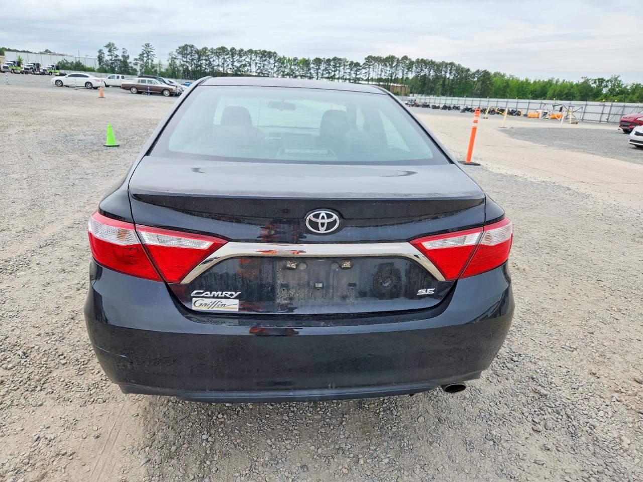 2017 TOYOTA CAMRY SE photo 16