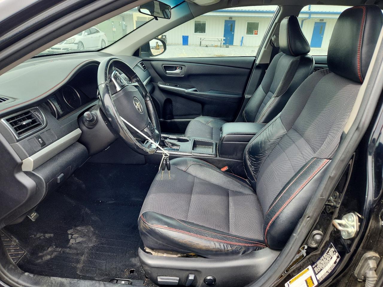 2017 TOYOTA CAMRY SE photo 19