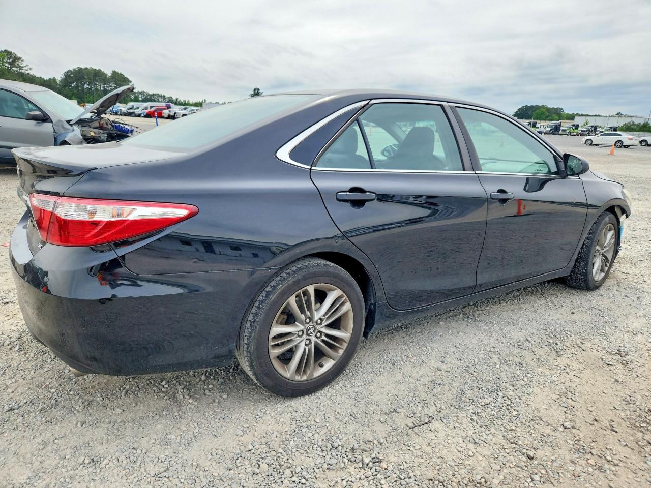 2017 TOYOTA CAMRY SE photo 7