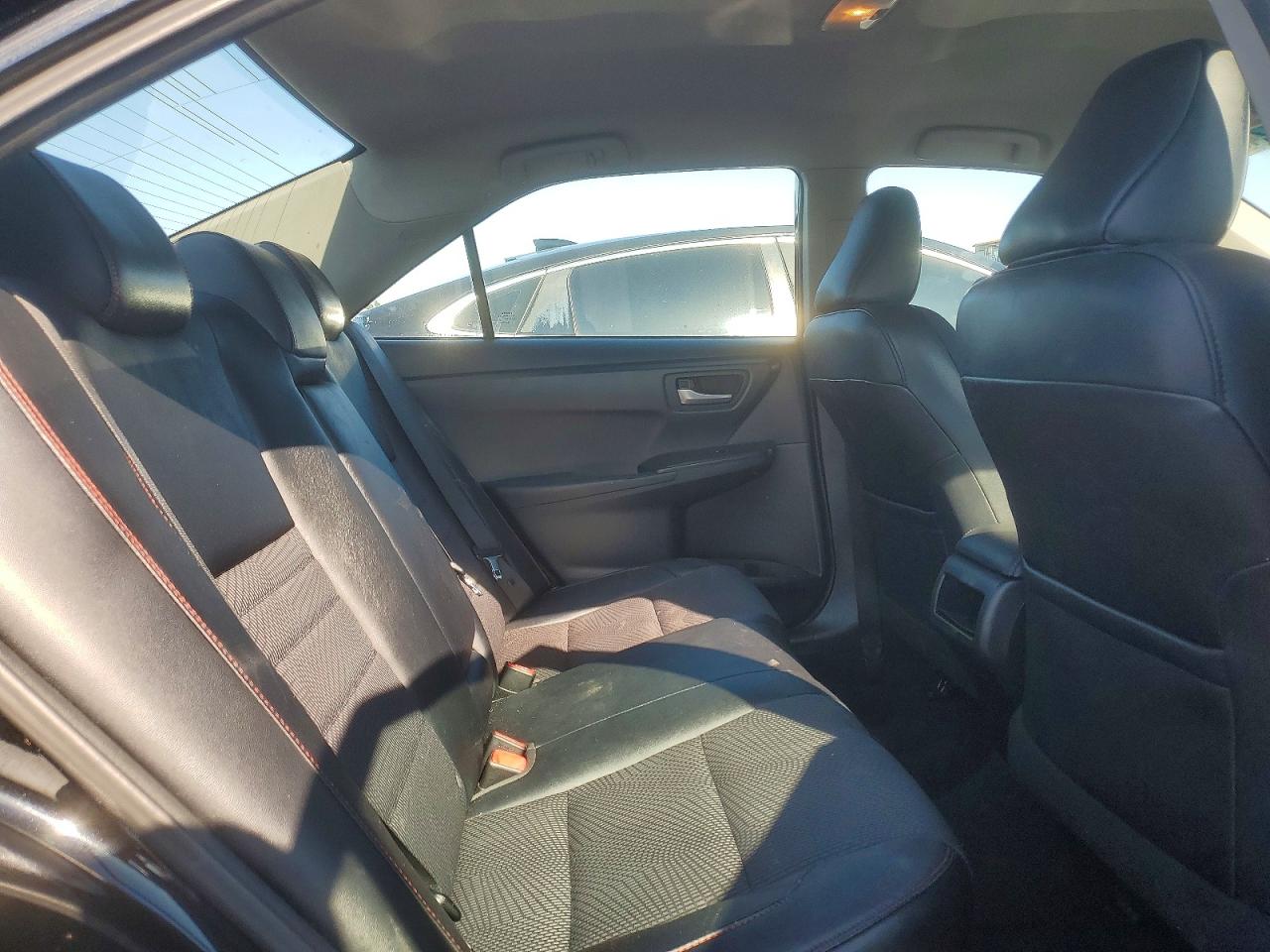 2017 TOYOTA CAMRY SE photo 28