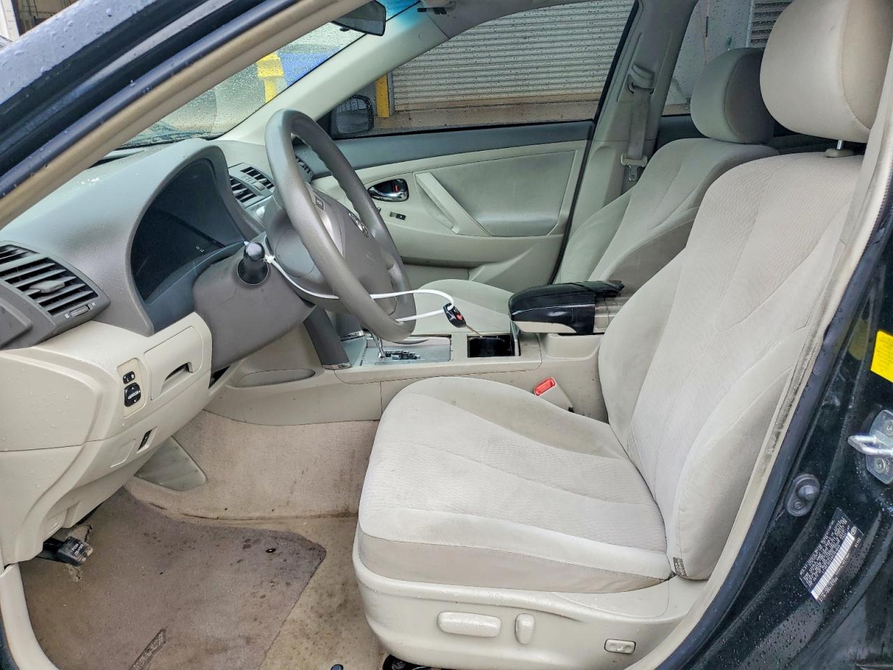 2011 TOYOTA CAMRY LE photo 7
