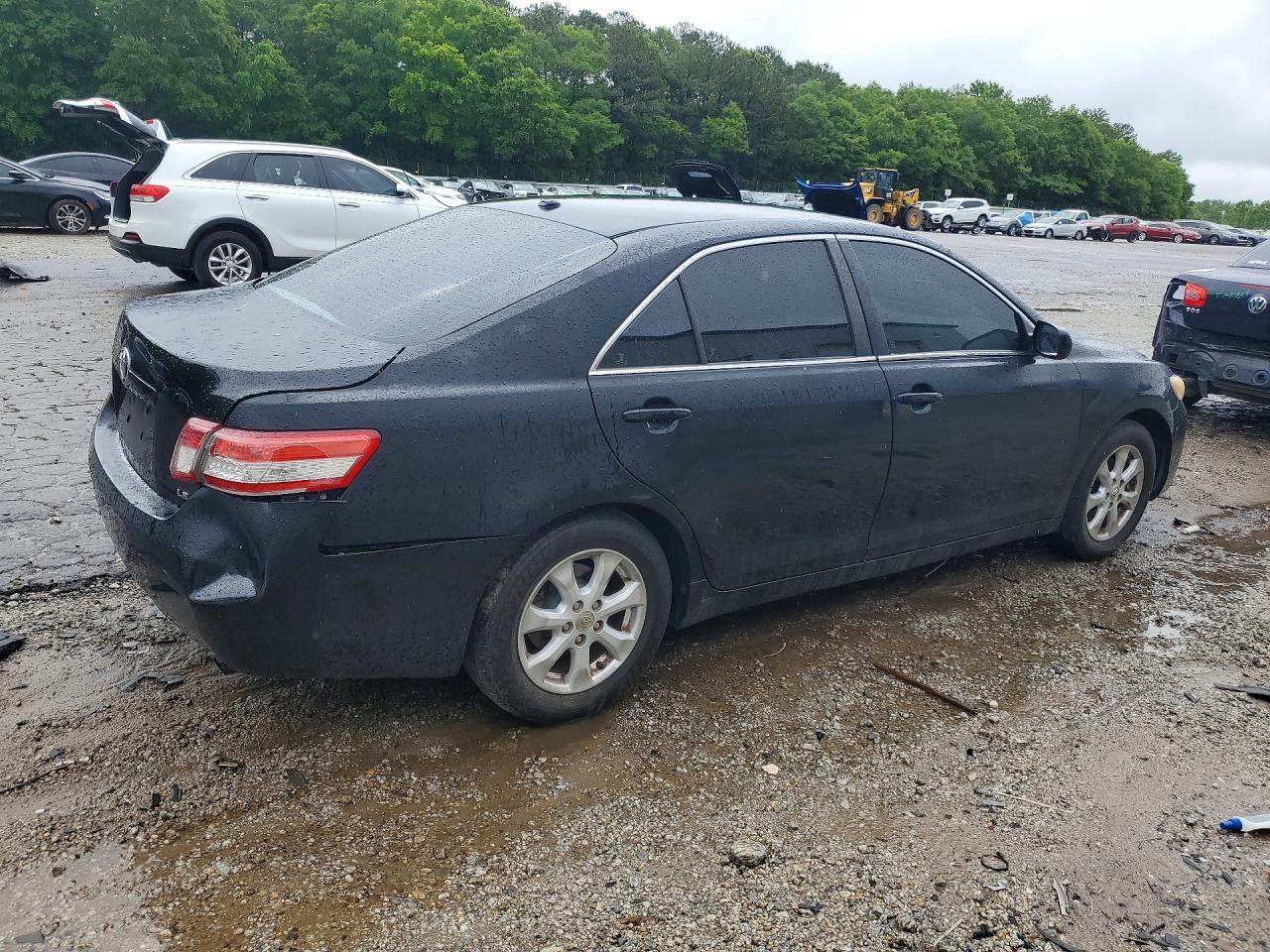 2011 TOYOTA CAMRY LE photo 3