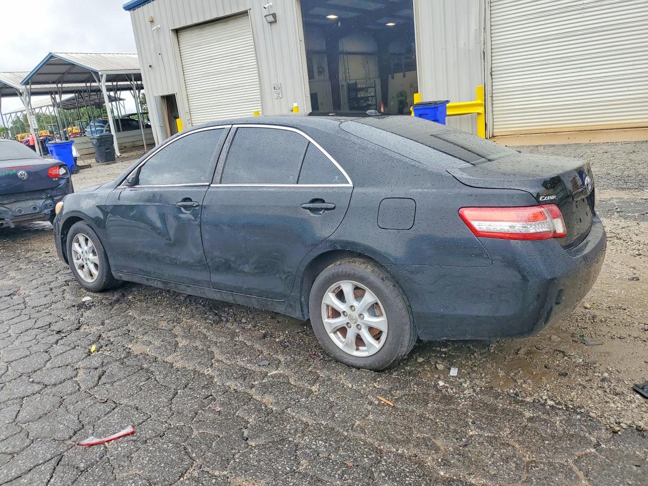 2011 TOYOTA CAMRY LE photo 2