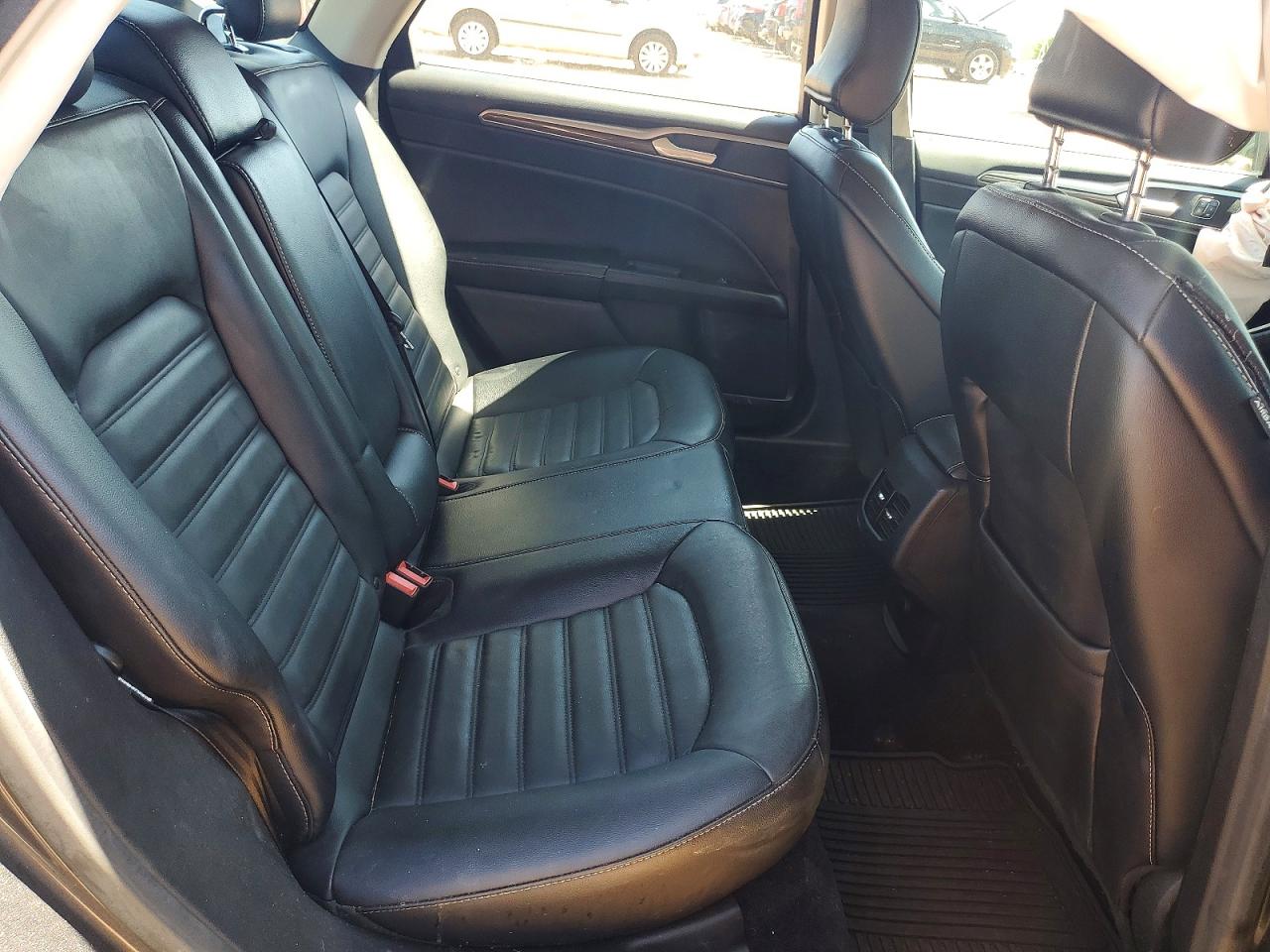 2017 FORD FUSION SE photo 19