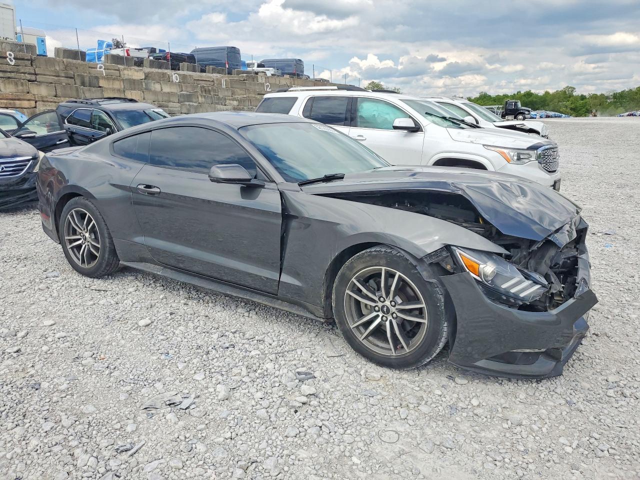 2017 FORD MUSTANG photo 10