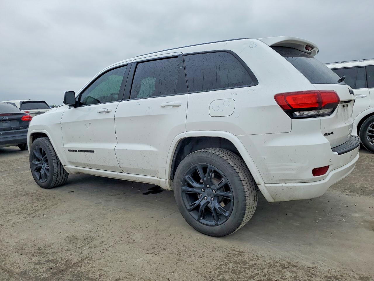 2019 JEEP GRAND CHEROKEE LAREDO photo 4